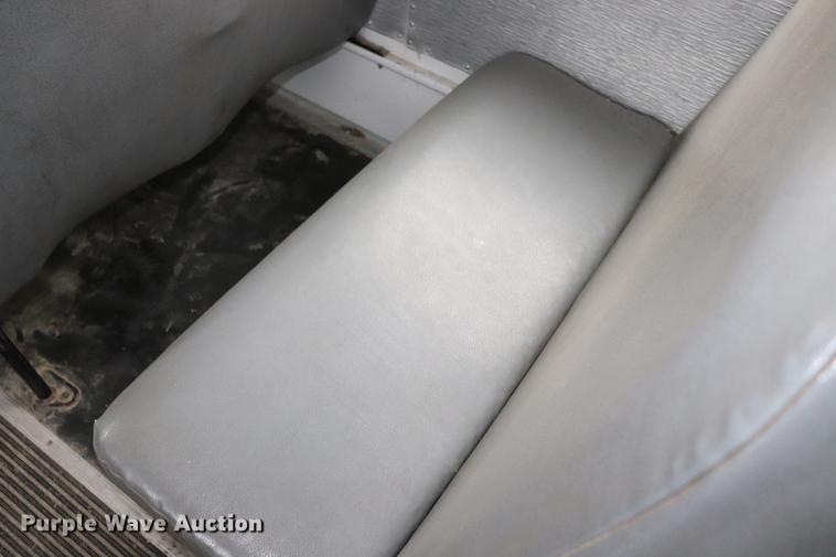 image for item EJ9756 2000 International 3800 school bus