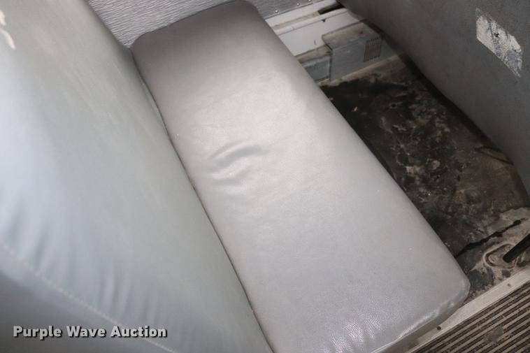 image for item EJ9756 2000 International 3800 school bus