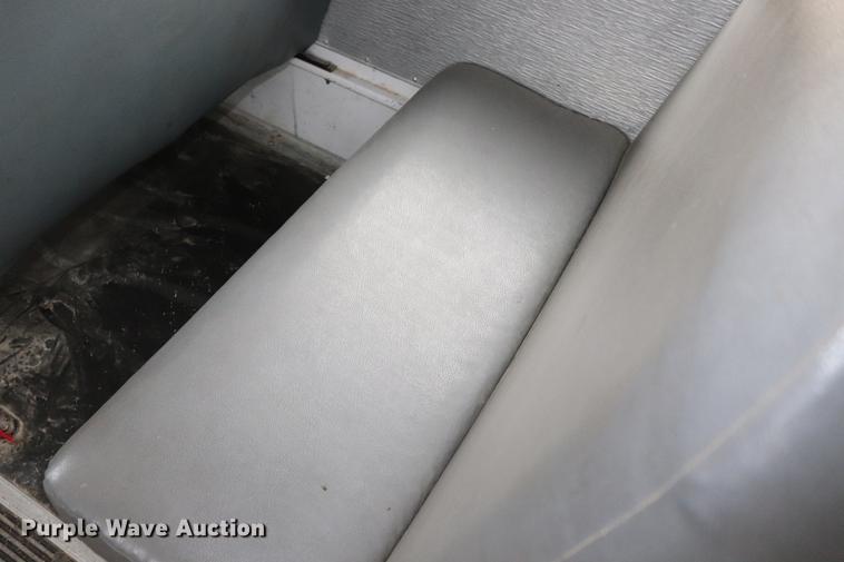 image for item EJ9756 2000 International 3800 school bus