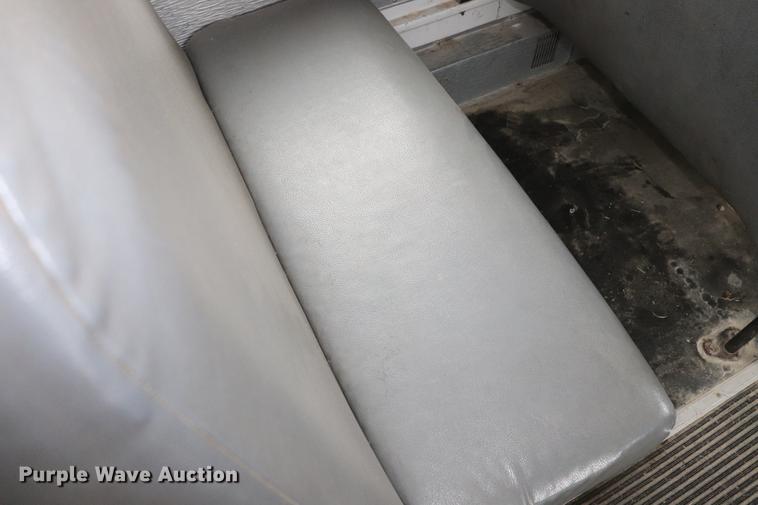 image for item EJ9756 2000 International 3800 school bus