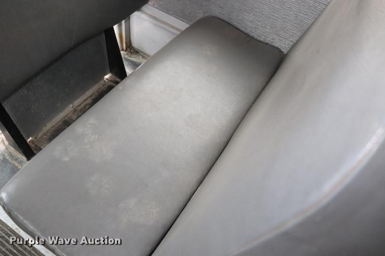 image for item EJ9756 2000 International 3800 school bus