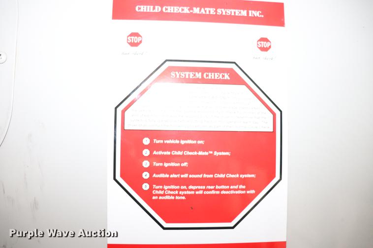 image for item EJ9756 2000 International 3800 school bus