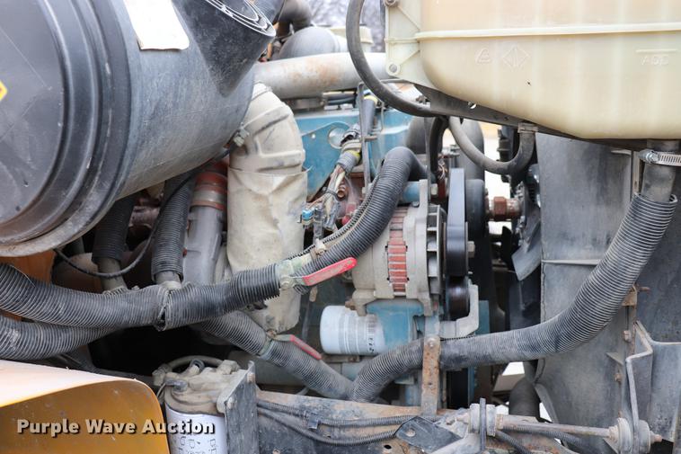 image for item EJ9756 2000 International 3800 school bus