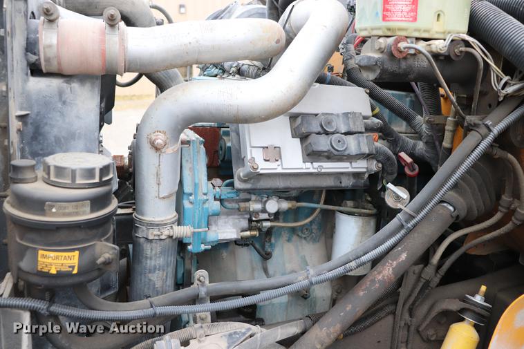 image for item EJ9756 2000 International 3800 school bus