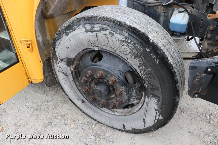 image for item EJ9756 2000 International 3800 school bus