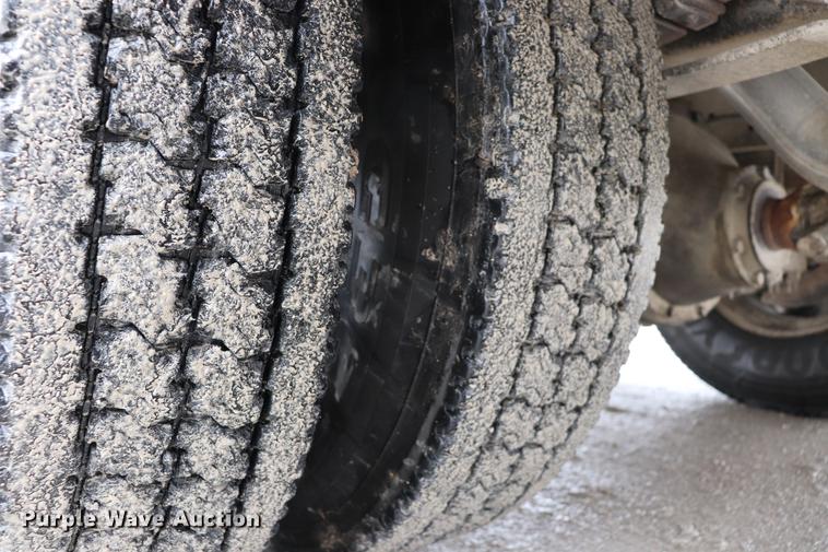 image for item EJ9756 2000 International 3800 school bus