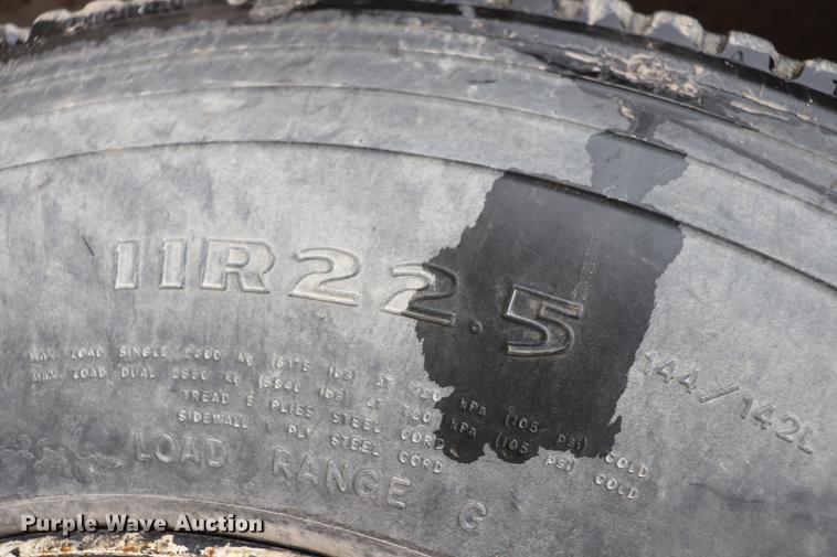 image for item EJ9756 2000 International 3800 school bus