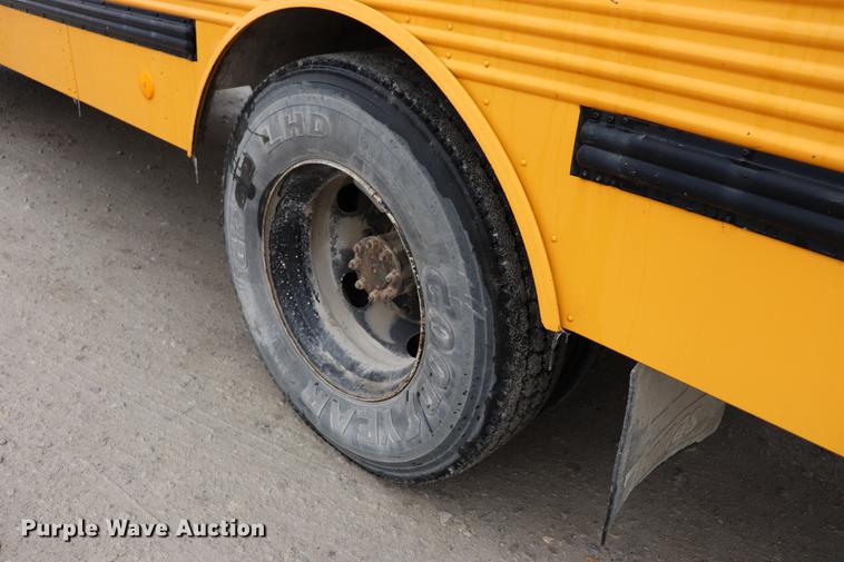 image for item EJ9756 2000 International 3800 school bus