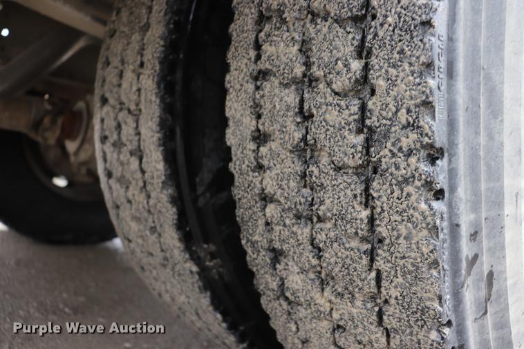 image for item EJ9756 2000 International 3800 school bus