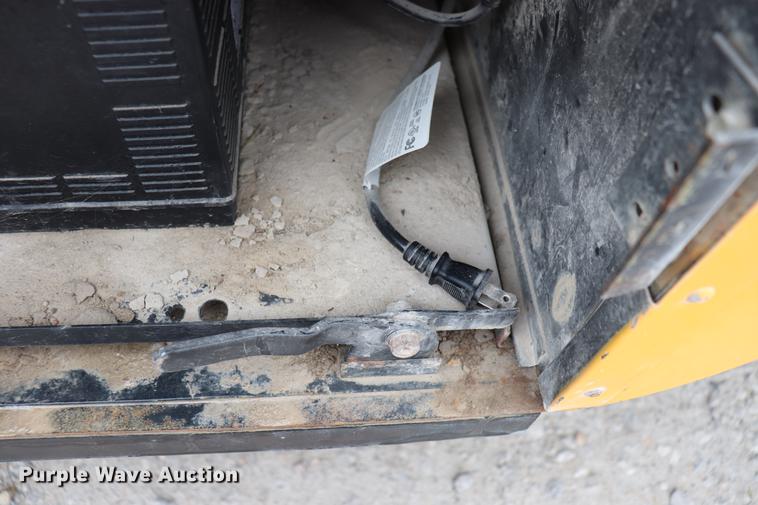 image for item EJ9756 2000 International 3800 school bus