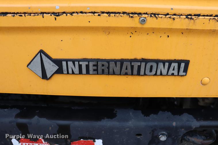 image for item EJ9756 2000 International 3800 school bus