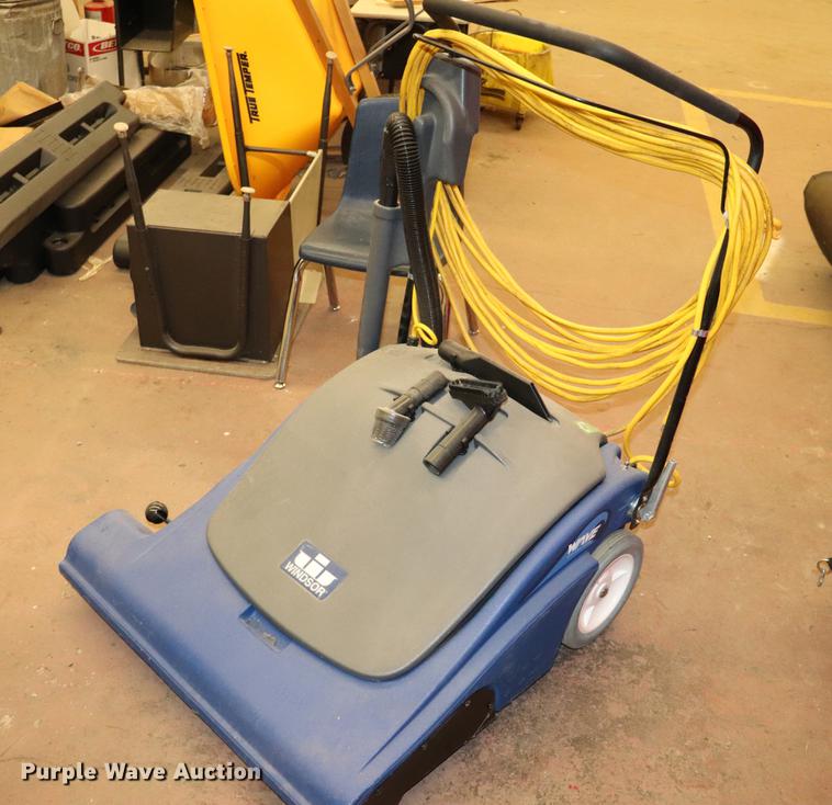 image for item EJ9759 Tornado Marathon 800 carpet cleaner
