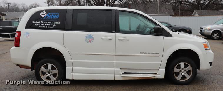 image for item EJ9783 2010 Dodge Grand Caravan SE van