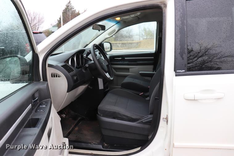 image for item EJ9783 2010 Dodge Grand Caravan SE van