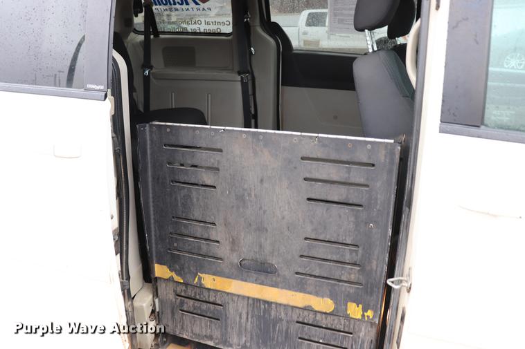 image for item EJ9783 2010 Dodge Grand Caravan SE van