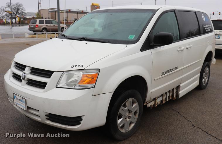 image for item EJ9784 2010 Dodge Grand Caravan SE van
