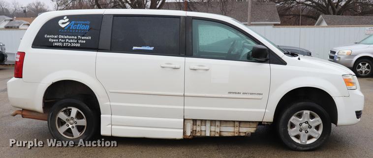 image for item EJ9784 2010 Dodge Grand Caravan SE van