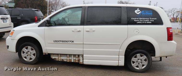 image for item EJ9784 2010 Dodge Grand Caravan SE van