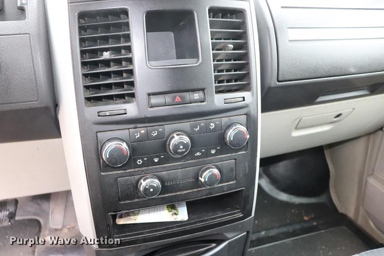 image for item EJ9784 2010 Dodge Grand Caravan SE van
