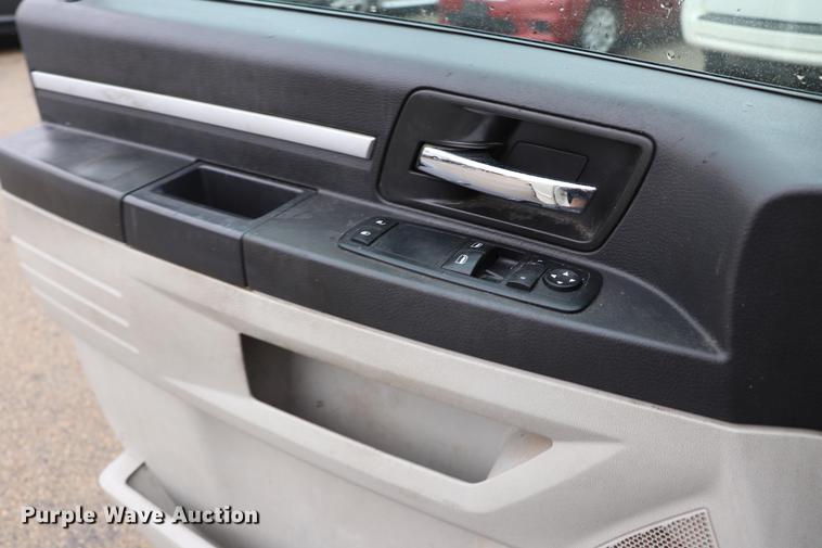 image for item EJ9784 2010 Dodge Grand Caravan SE van