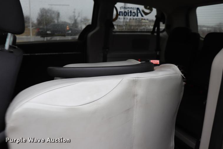 image for item EJ9784 2010 Dodge Grand Caravan SE van