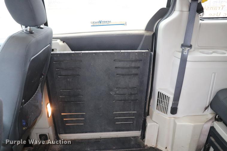 image for item EJ9784 2010 Dodge Grand Caravan SE van