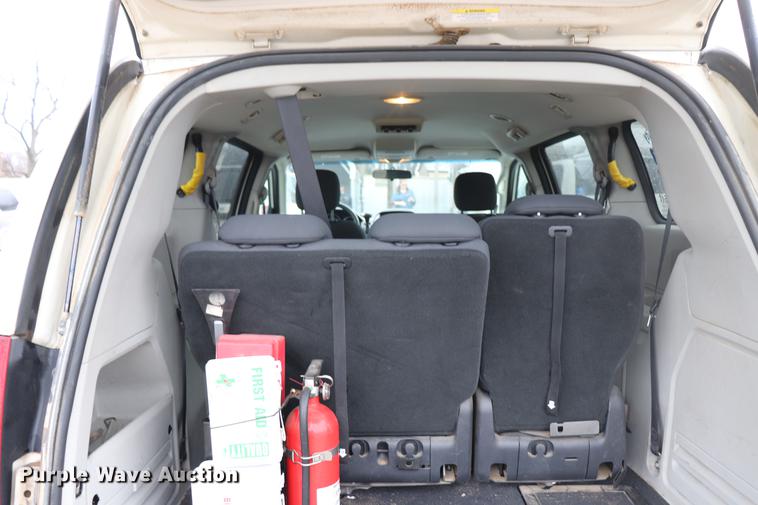 image for item EJ9784 2010 Dodge Grand Caravan SE van