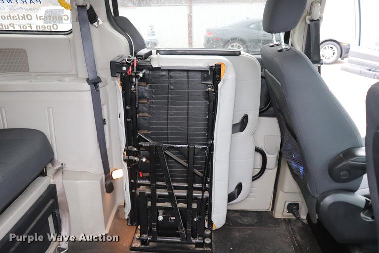 image for item EJ9784 2010 Dodge Grand Caravan SE van