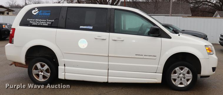 image for item EJ9785 2010 Dodge Grand Caravan SE van