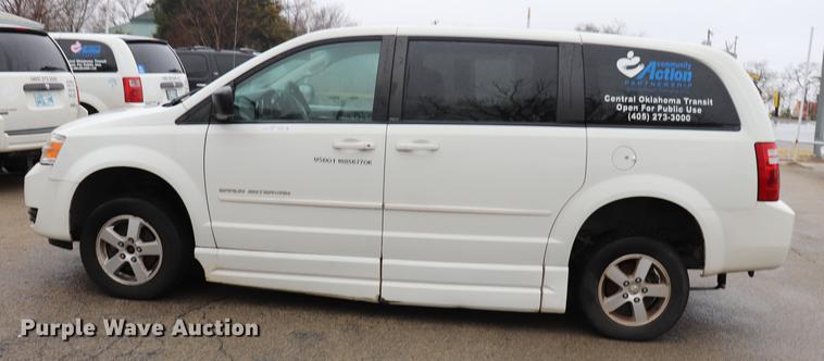 image for item EJ9785 2010 Dodge Grand Caravan SE van