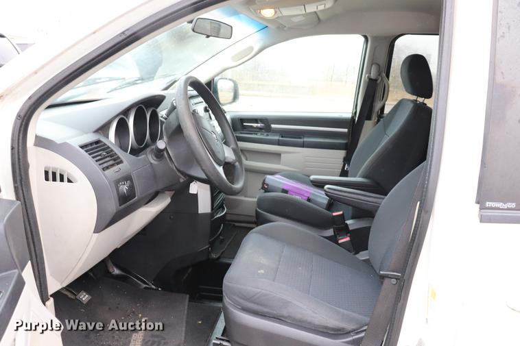 image for item EJ9785 2010 Dodge Grand Caravan SE van
