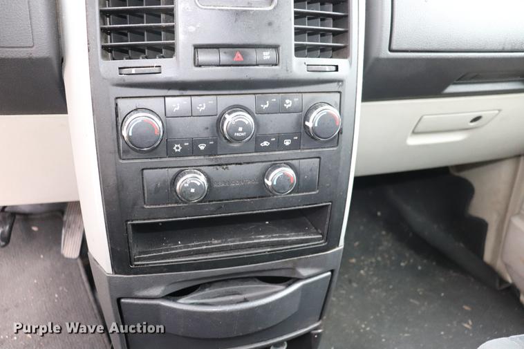 image for item EJ9785 2010 Dodge Grand Caravan SE van