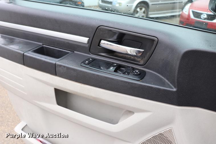 image for item EJ9785 2010 Dodge Grand Caravan SE van