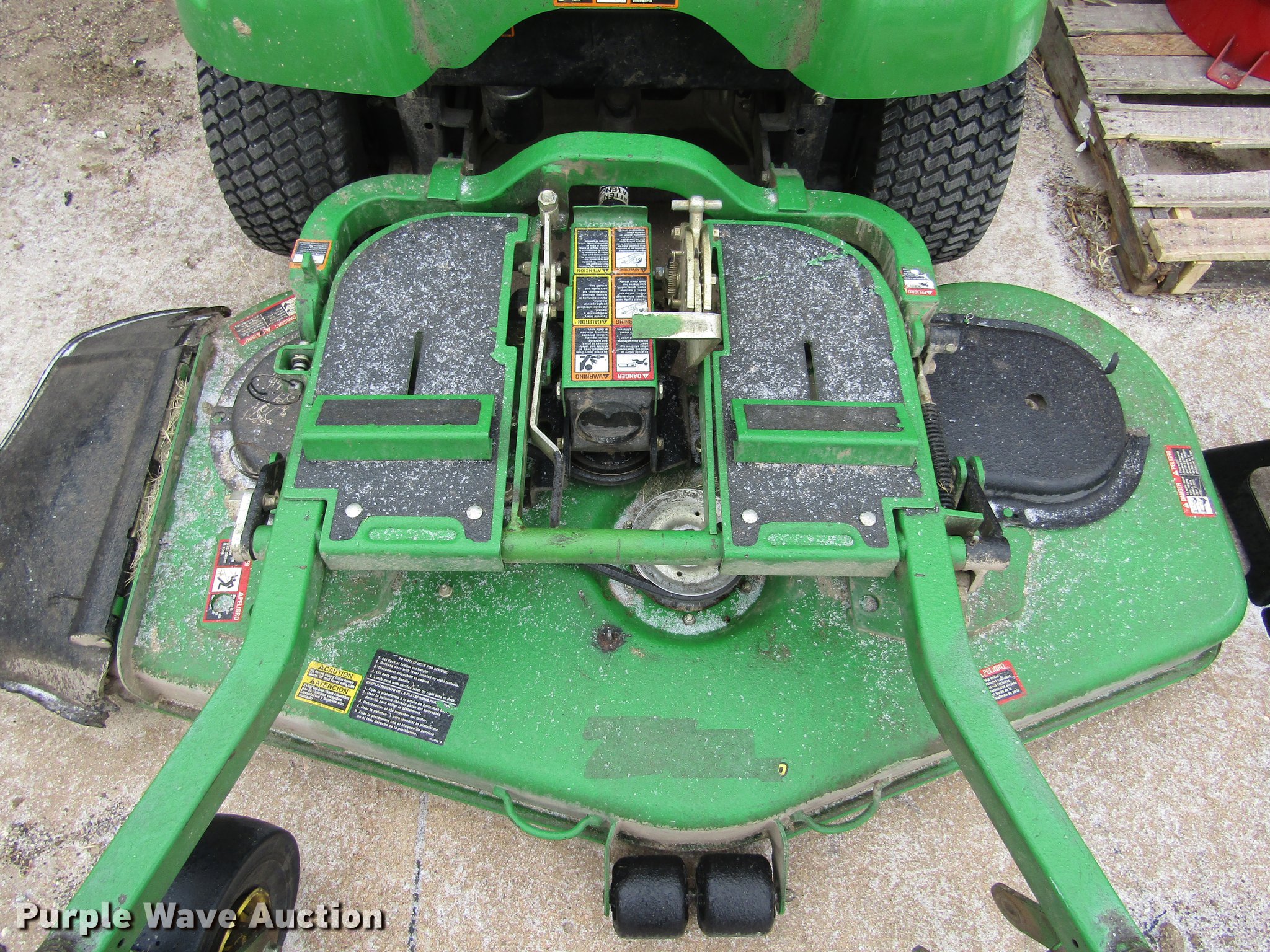 John Deere F687 Z-Trak lawn mower in Fort Dodge, KS | Item BU9659 sold ...