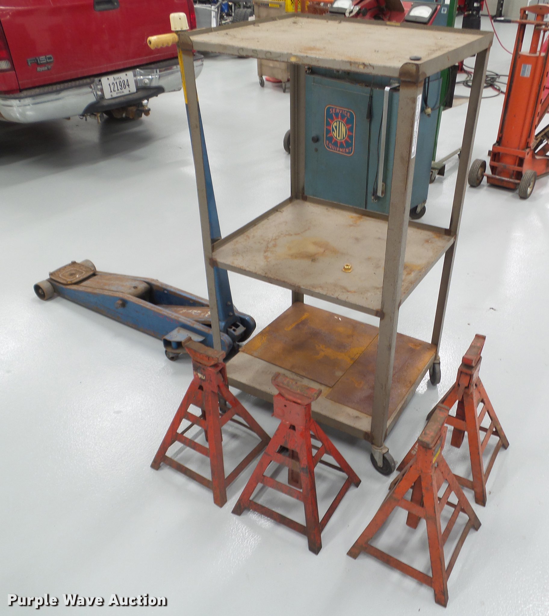 Tools in Des Moines, IA Item DZ9209 sold Purple Wave