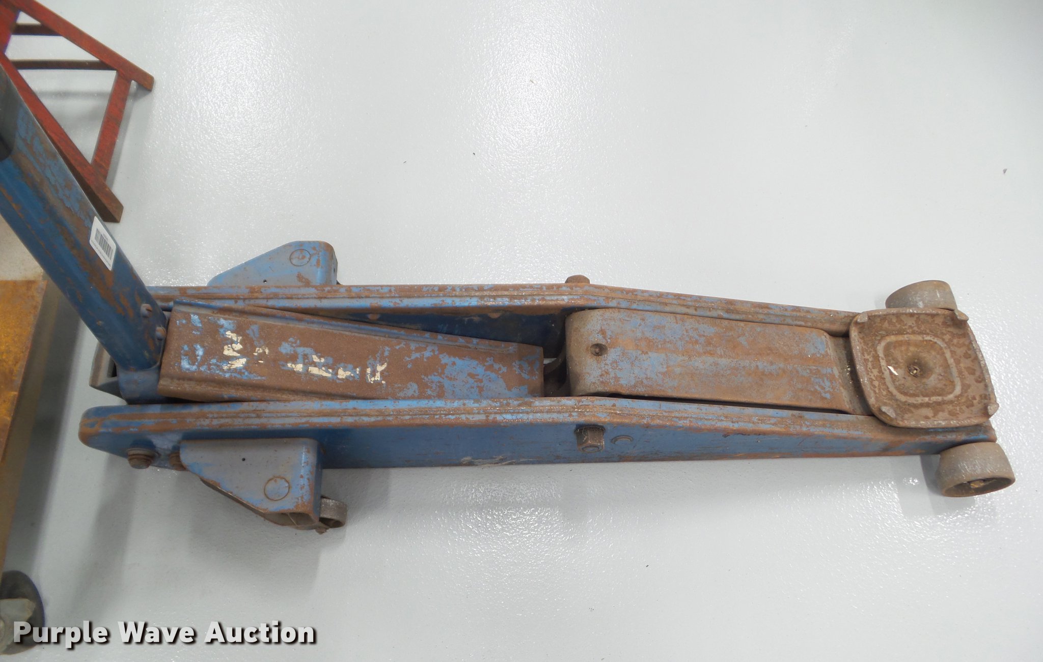 Tools in Des Moines, IA Item DZ9209 sold Purple Wave