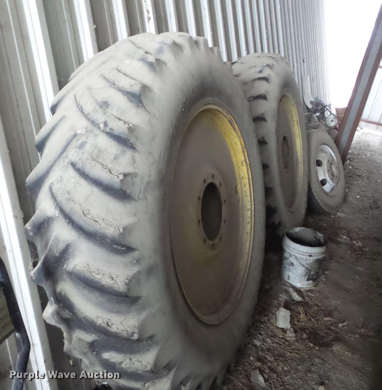 image for item AY9586 John Deere 4440 tractor