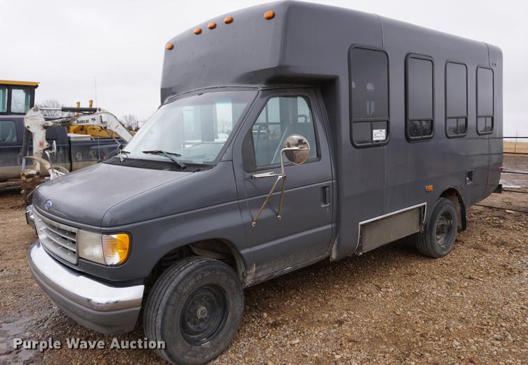 image for item DB0464 1995 Ford Econoline E350 bus