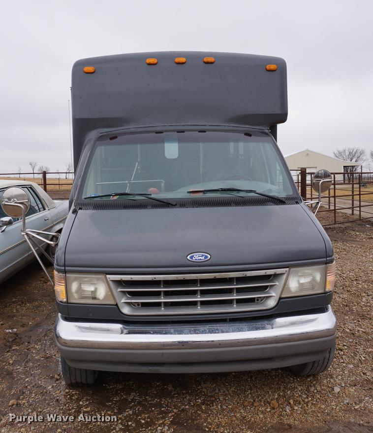 image for item DB0464 1995 Ford Econoline E350 bus