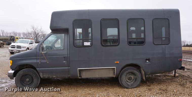 image for item DB0464 1995 Ford Econoline E350 bus