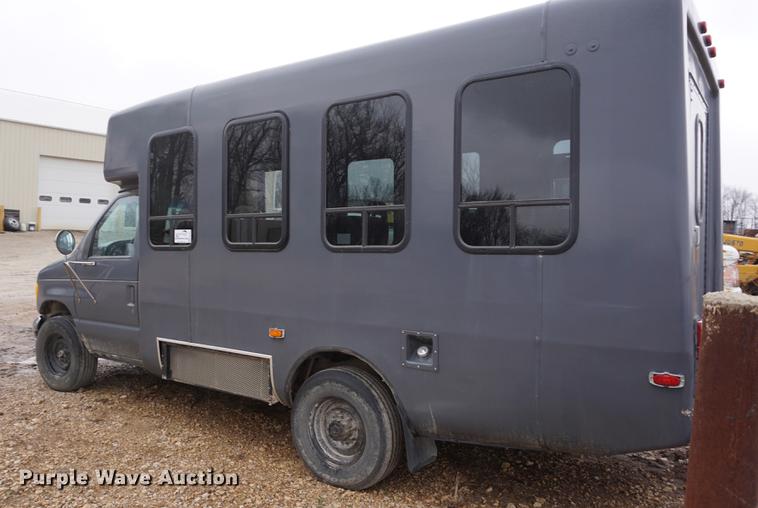 image for item DB0464 1995 Ford Econoline E350 bus