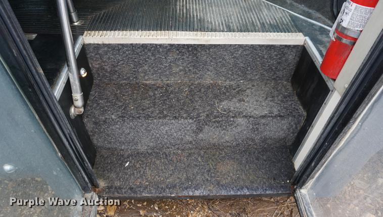 image for item DB0464 1995 Ford Econoline E350 bus