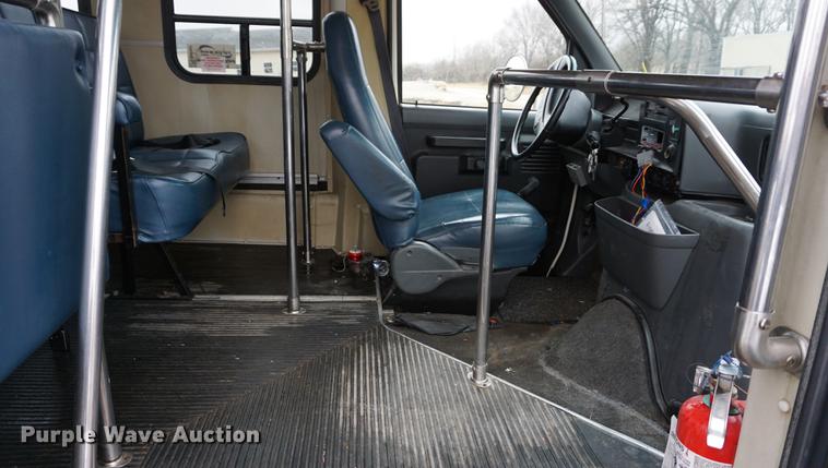 image for item DB0464 1995 Ford Econoline E350 bus