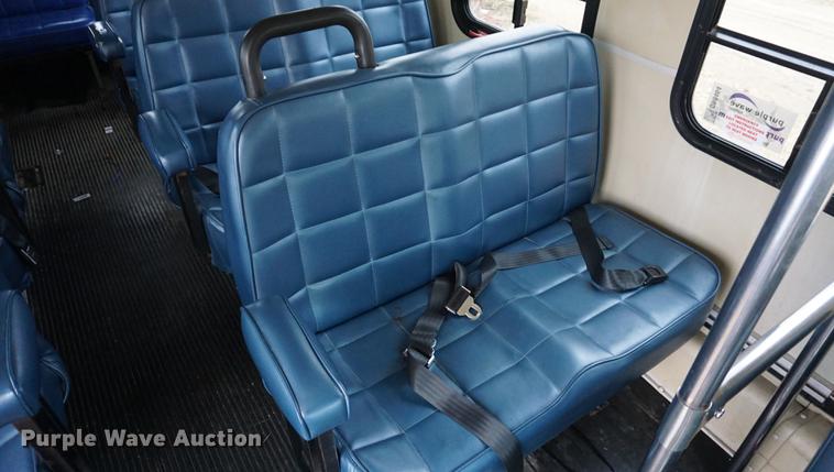 image for item DB0464 1995 Ford Econoline E350 bus