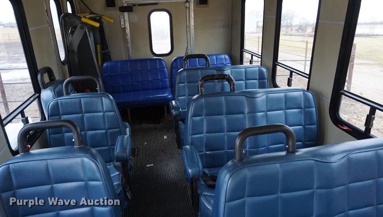 image for item DB0464 1995 Ford Econoline E350 bus