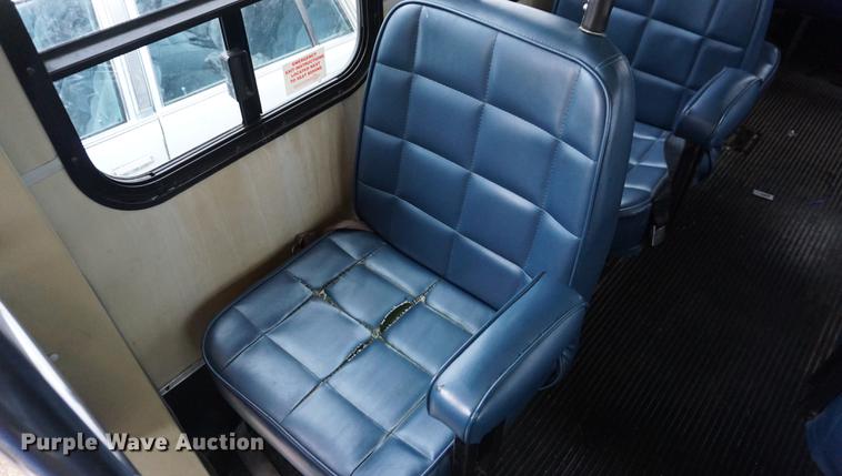 image for item DB0464 1995 Ford Econoline E350 bus