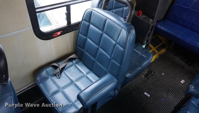 image for item DB0464 1995 Ford Econoline E350 bus