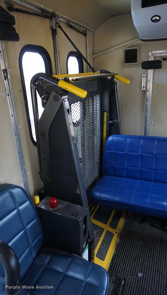 image for item DB0464 1995 Ford Econoline E350 bus