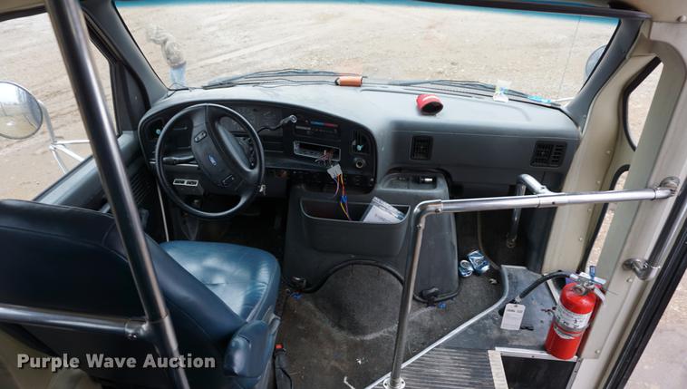 image for item DB0464 1995 Ford Econoline E350 bus