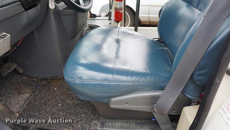 image for item DB0464 1995 Ford Econoline E350 bus